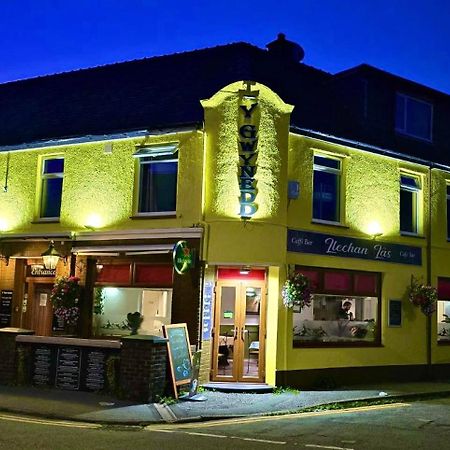 Y Gwynedd Inn ランベリス エクステリア 写真